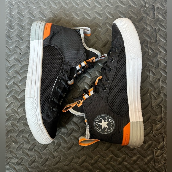 Converse - Picture 3 of 4